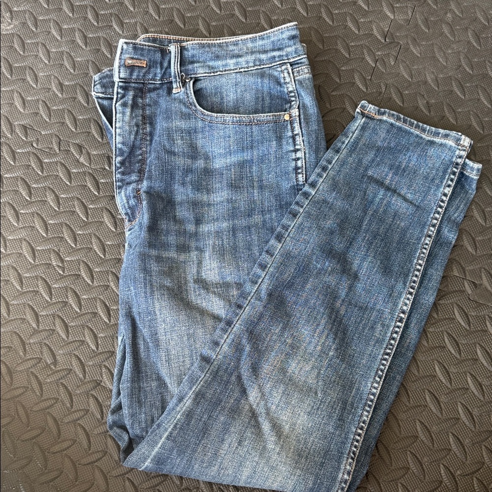 White House Black Market Women’s Skinny Jeans - Medium Blue Wash - Extra High Ri - Picture 5 of 5